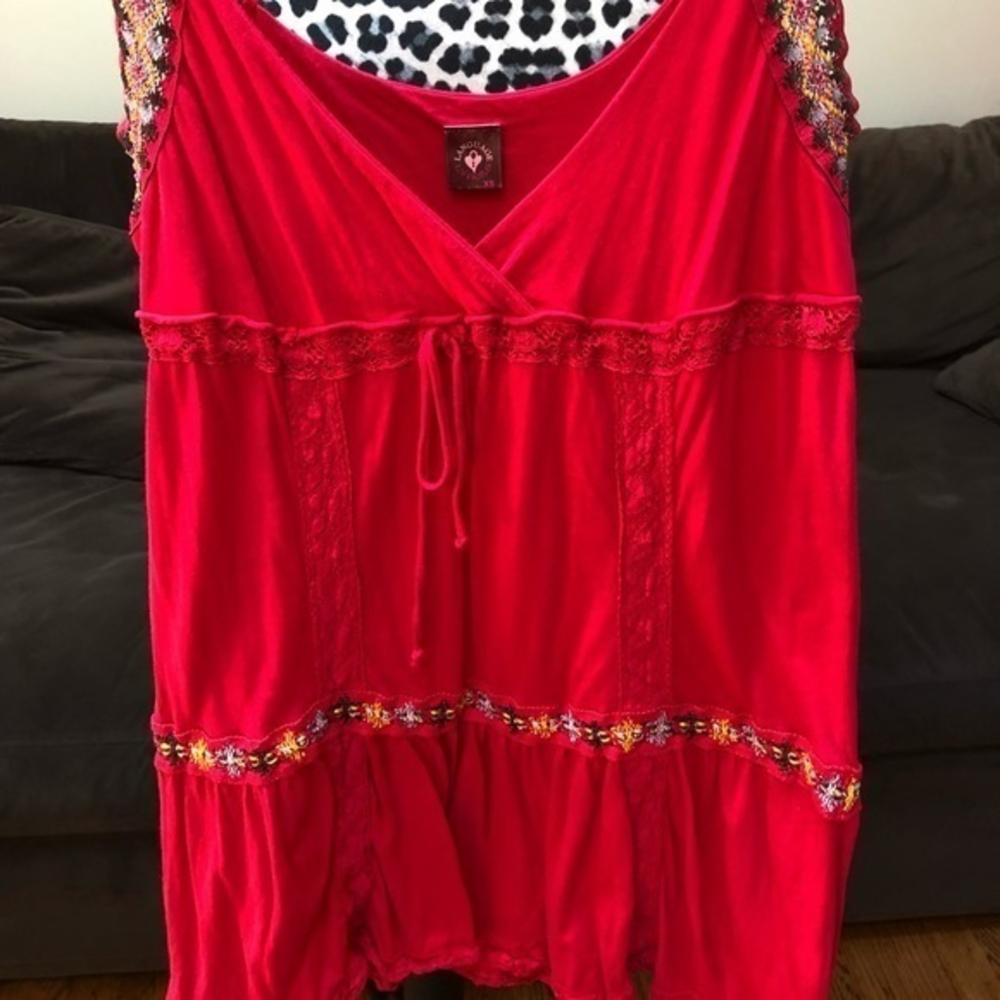 Language red‎ with embroidered tank. Gorgeous!